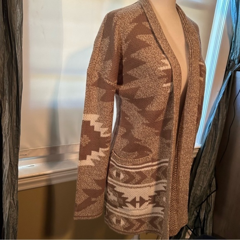 NWT LUCKY BRAND sweater jacket with pockets. Tan/white super comfy! Size small